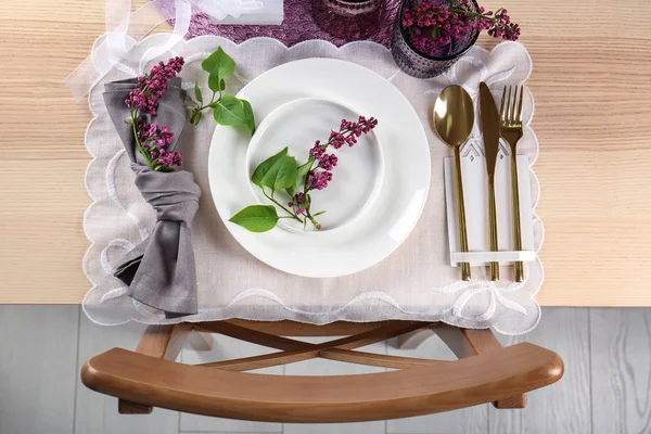 Apparecchiatura della tavola in colore lilla — Foto Stock