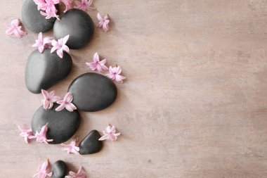 Spa taşlar ve sümbül 