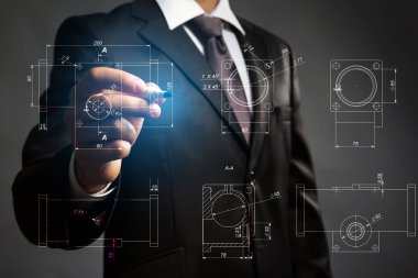 Adam ayrıntılar üzerinde sanal ekrana çizme