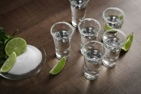 Tequila shots met sappige kalk — Stockfoto