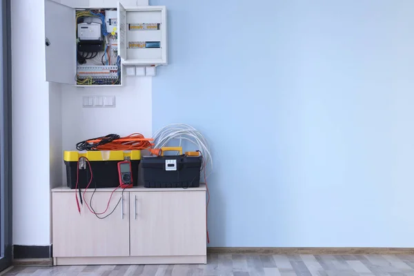 Tablero de distribución con cables — Foto de Stock