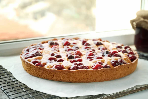 Вкусный вишневый пирог — стоковое фото