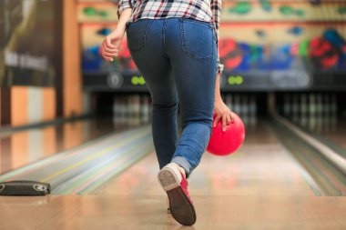  kadın fırlatma topu 