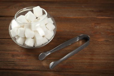 Cam Kavanoz şeker küpleriyle 