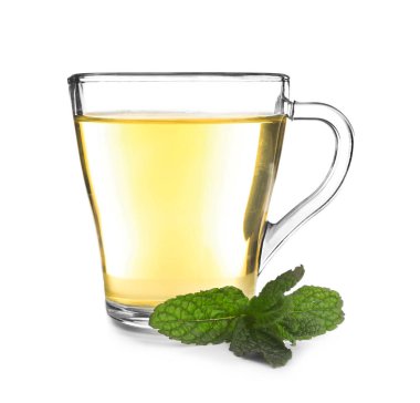 Nane yapraklı bir fincan çay. 