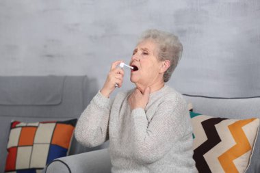 Hasta kadın kıdemli