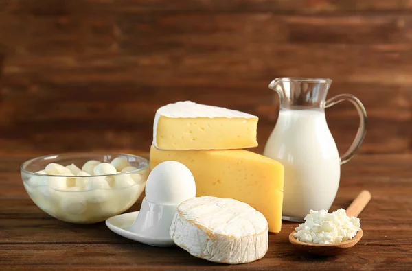 Milchprodukte auf dem Tisch — Stockfoto