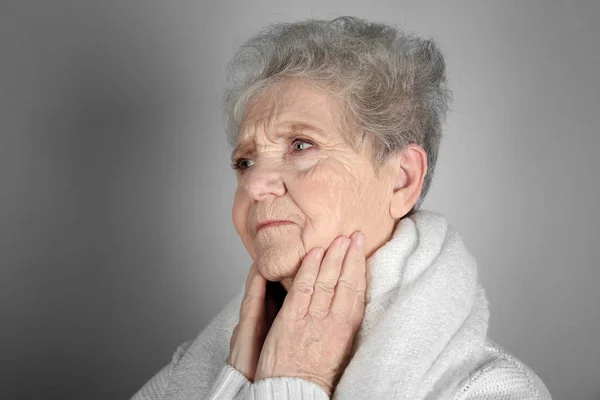 Seniorin erkrankt — Stockfoto