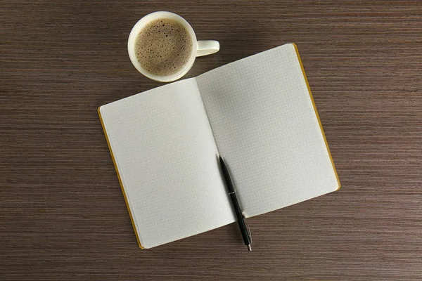 Ноутбук с ручкой и чашкой кофе Лицензионные Стоковые Фото