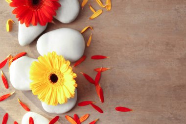 Spa taşlar ve gerbera 