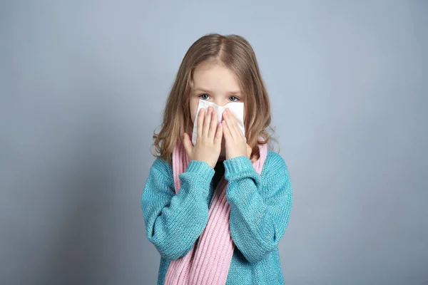 Gadis kecil yang sakit — Stok Foto
