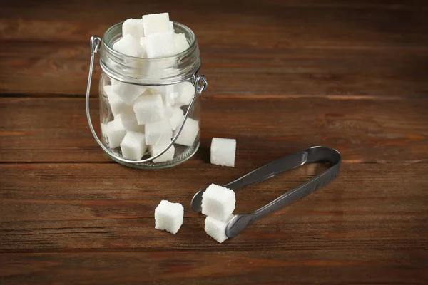 Glas mit Zuckerwürfeln — Stockfoto