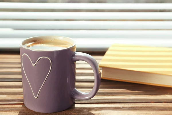 Tasse avec délicieux café — Photo