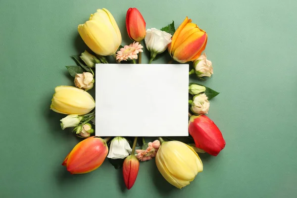 꽃과 종이 카드 — 스톡 사진