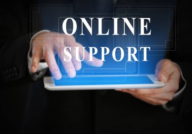 Tablet, closeup ile çalışan adam