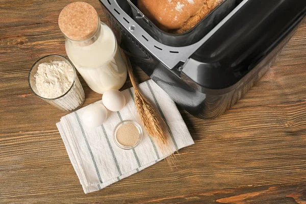 Bahan-bahan untuk memasak di mesin roti — Stok Foto