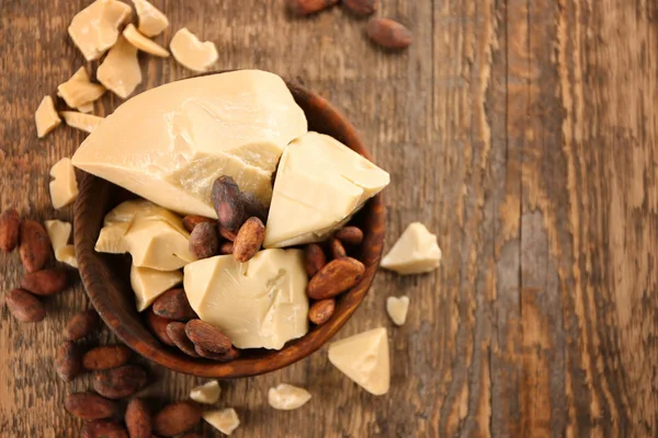 Miska z masła kakaowego i fasoli — Zdjęcie stockowe