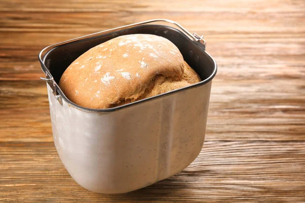 Memanggang panci dengan roti buatan sendiri segar — Stok Foto