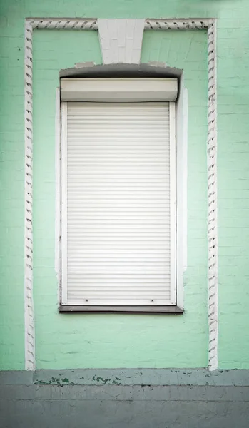 Automatic blinds on window — Stock Photo, Image