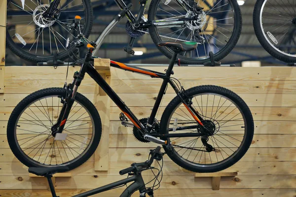 Cykel utställning i showroom — Stockfoto