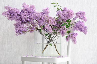 güzel Eflatun çiçekli vazo 