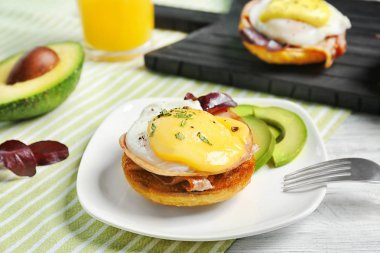 Lezzetli Yumurta Benedict
