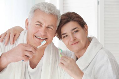 Üst düzey çift Diş Temizleme