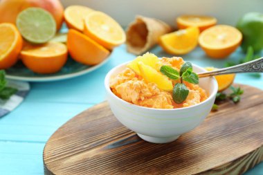 Lezzetli narenciye dondurması 