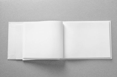 boş sayfaları ile açık kitap 