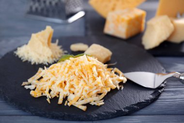 Rendelenmiş peynir ile kayrak plaka