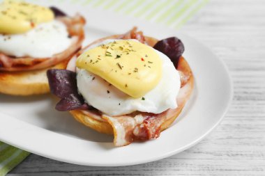 Lezzetli Yumurta Benedict 