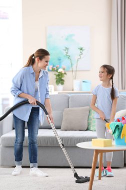 mutlu anne ve kızı  