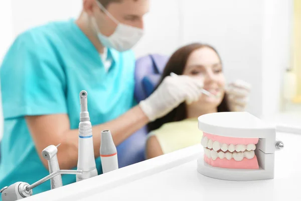 Modelo de mandíbula dental —  Fotos de Stock