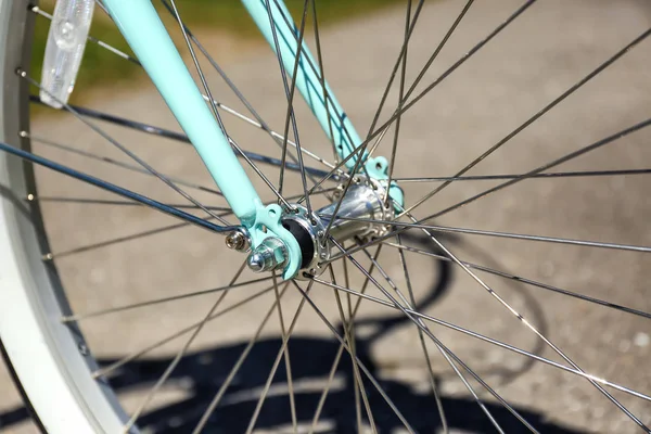 Wyświetlić zbliżenie szprychy kół roweru — Zdjęcie stockowe
