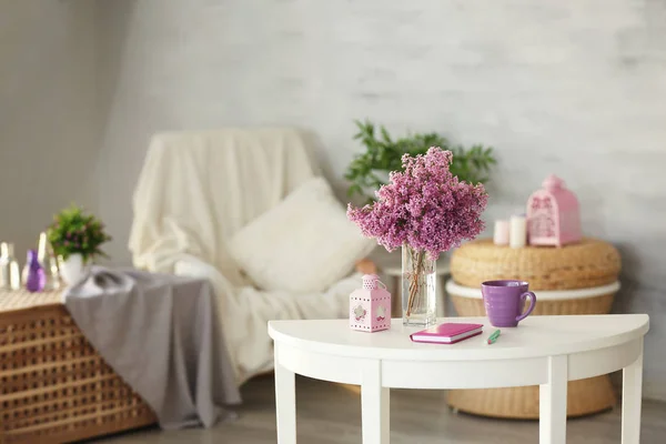 Vase with beautiful lilac flowers — Stock Photo, Image