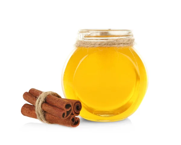 Kanelstänger och honung i burk — Stockfoto