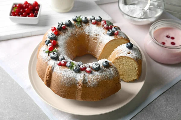 Pastel de yogur en rodajas — Foto de Stock