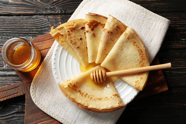 Lekkere pannenkoeken met honing — Stockfoto