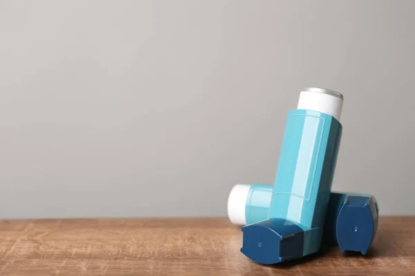 Deux inhalateurs d'asthme — Photo