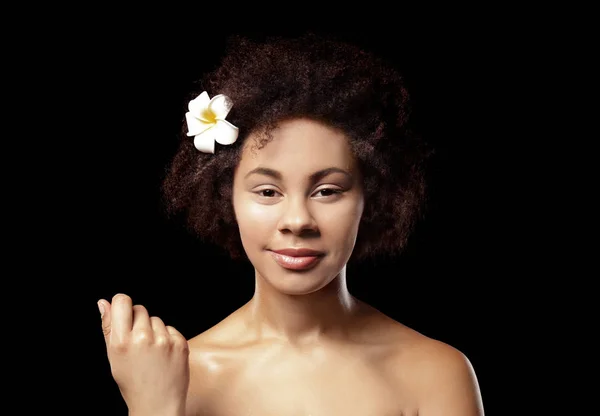 Vacker afrikansk flicka — Stockfoto