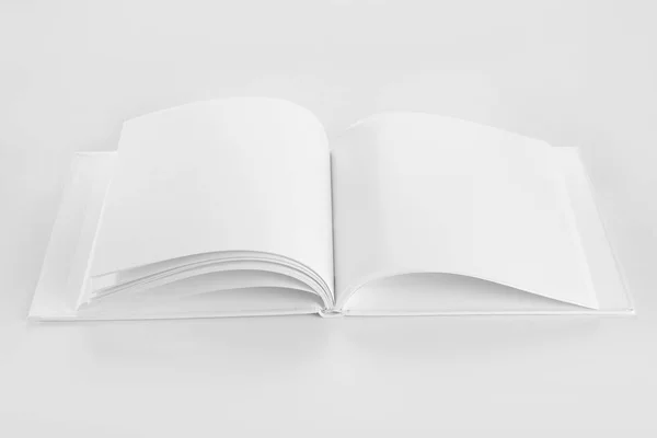 已打开的书的空白页 — 图库照片