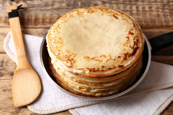 Tasty pancakes on pan — Stock Photo, Image