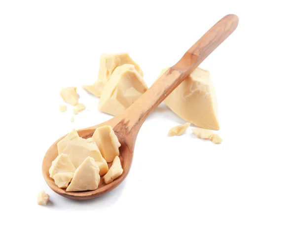 Houten lepel en stukjes cacao boter op witte achtergrond — Stockfoto