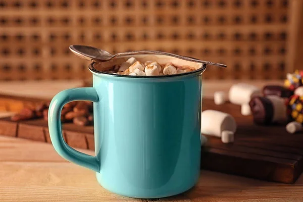 Чашка какао з зефіром — стокове фото