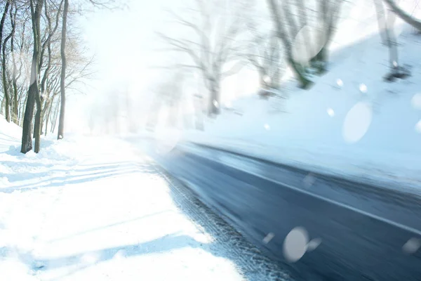 Landsbygden vägen under snöstorm — Stockfoto