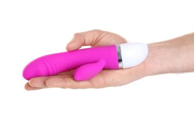 Pembe vibratör elinde tutan adam 