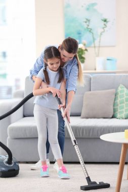 mutlu anne ve kızı  