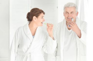 Üst düzey çift Diş Temizleme