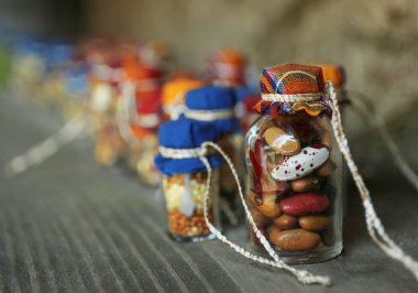 Ahşap arka plan üzerinde güzel kavanoz