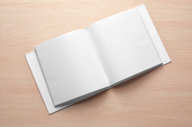 Boş sayfaları açık kitap 